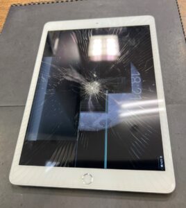 iPad８ガラス割れ